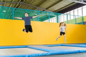 Dlaczego warto zapisać dziecko na zajęcia sportowe? Korzyści, o których warto wiedzieć